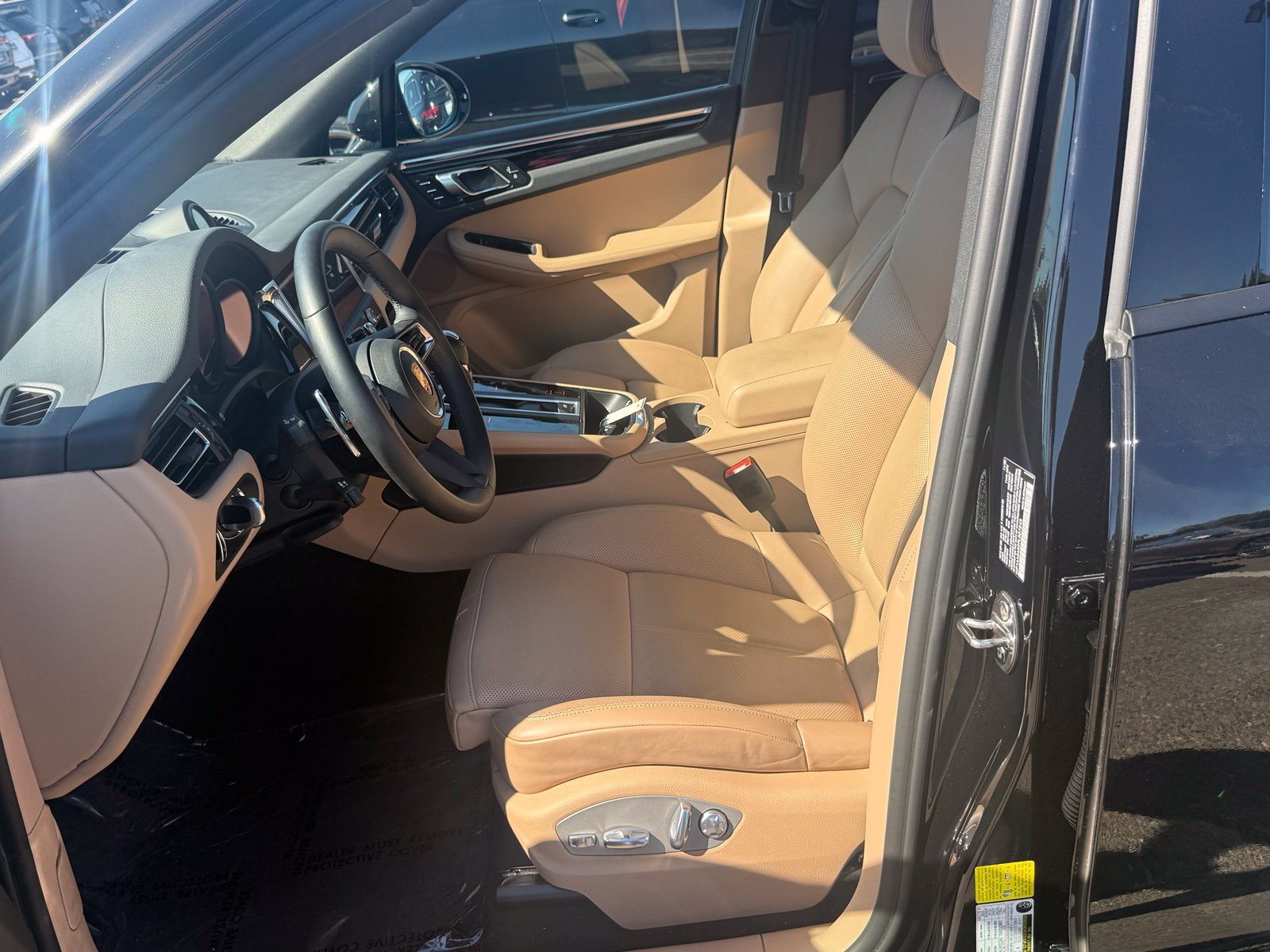 Used 2023 Porsche Macan AWD/4WD image 4