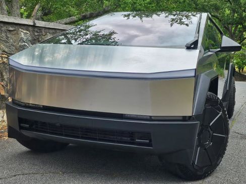 Used 2024 Tesla Cybertruck AWD Crew Cab image 85