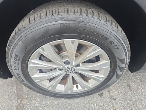 Used 2018 Volkswagen Tiguan SE FWD image 24