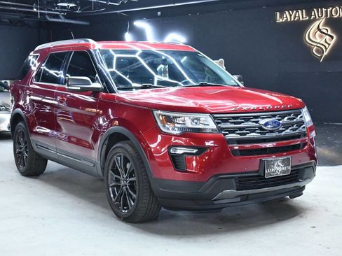 Used 2018 Ford Explorer XLT w/ Equipment Group 202A image 3