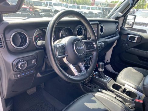 Used 2023 Jeep Wrangler Unlimited Sahara w/ Cold Weather Group AWD/4WD image 25
