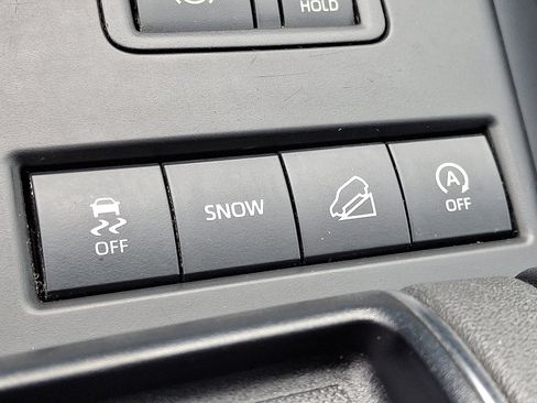 Used 2021 Toyota Highlander XLE AWD/4WD image 27
