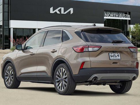 Used 2020 Ford Escape Titanium image 5