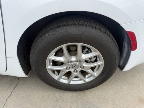Used 2024 Chrysler Pacifica Touring-L FWD image 26