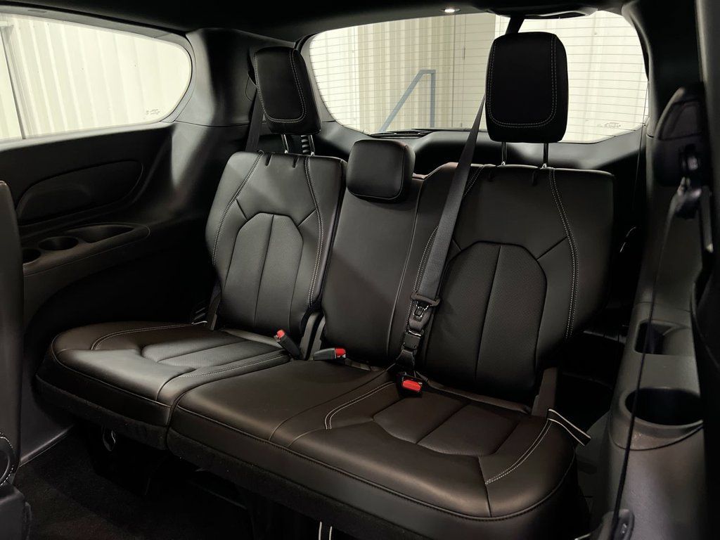 New 2026 Chrysler Pacifica Select FWD image 23