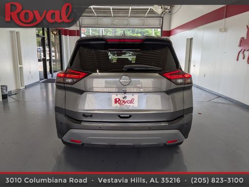 Used 2022 Nissan Rogue SV w/ SV Premium Package FWD image 3