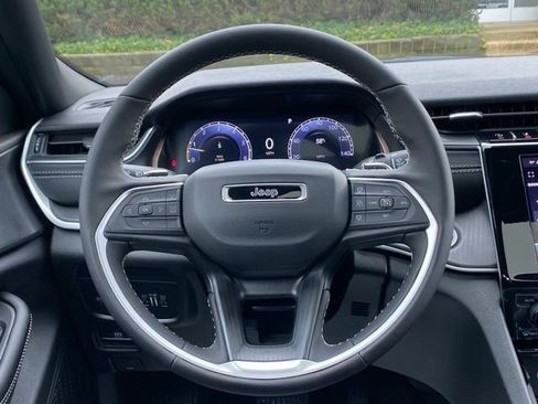 New 2025 Jeep Grand Cherokee Altitude image 23