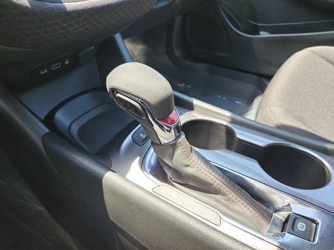 Used 2024 Chevrolet Malibu RS FWD image 31