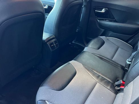 Used 2021 Kia Niro EX image 13