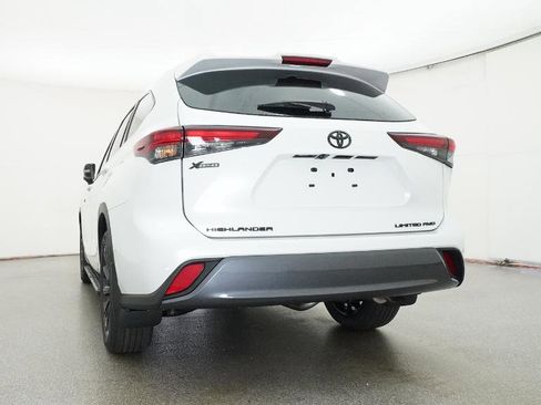 New 2026 Toyota Highlander AWD image 22