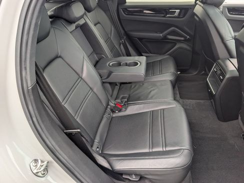 Certified 2023 Porsche Cayenne Coupe AWD/4WD image 7