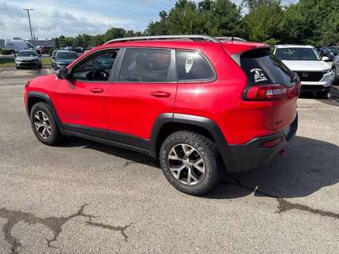 Used 2017 Jeep Cherokee Trailhawk w/ Cold Weather Group AWD/4WD image 8