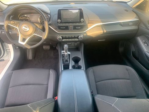 Used 2025 Nissan Altima 2.5 SV FWD image 14