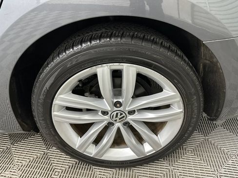 Used 2018 Volkswagen Passat 2.0T SE FWD image 19