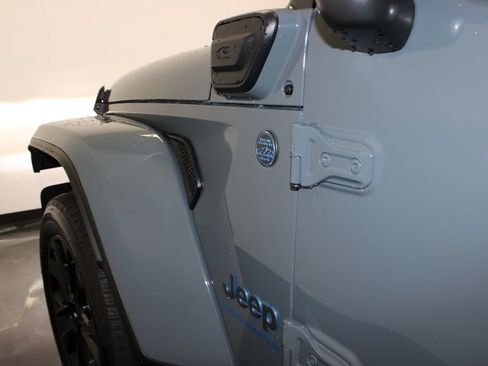 Used 2025 Jeep Wrangler Unlimited Sahara AWD/4WD image 30