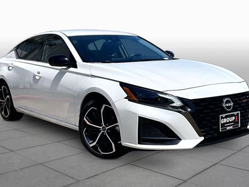 Certified 2024 Nissan Altima 2.5 SR FWD image 3