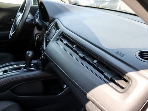 Used 2020 Honda HR-V LX image 49