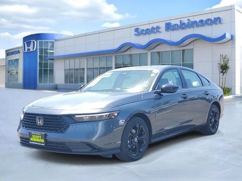 Certified 2025 Honda Accord SE image 2