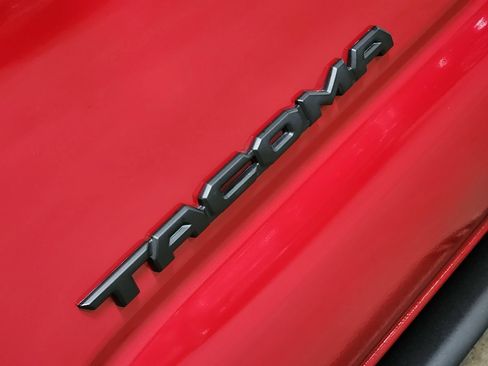 Used 2022 Toyota Tacoma SR5 RWD image 25