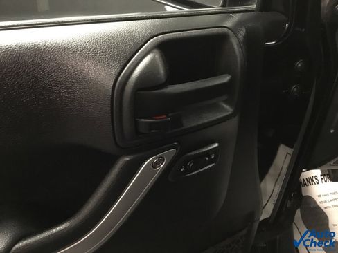 Used 2015 Jeep Wrangler Unlimited Rubicon w/ Connectivity Group image 49