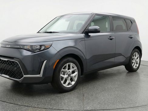 Used 2025 Kia Soul LX w/ LX Technology Package image 3