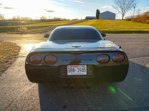 Used 2001 Chevrolet Corvette Z06 w/ Memory Pkg image 4