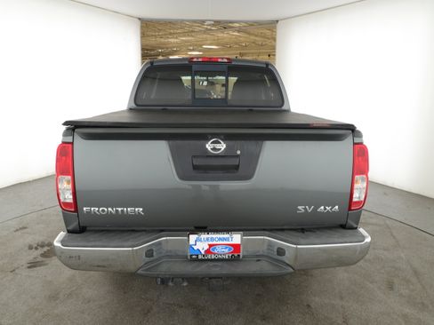 Used 2016 Nissan Frontier SV image 4