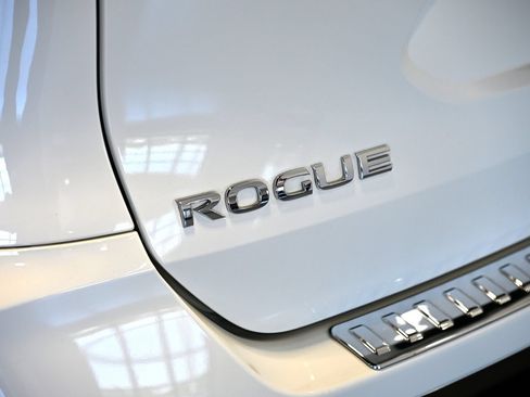 Used 2017 Nissan Rogue S FWD image 18