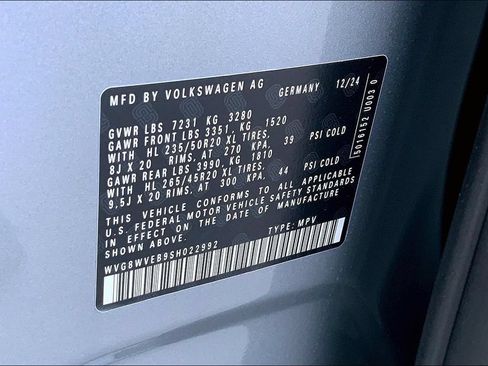 New 2025 Volkswagen ID. Buzz Pro S Plus RWD image 8