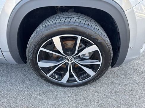Certified 2025 Volkswagen Atlas SEL Premium R-Line image 34