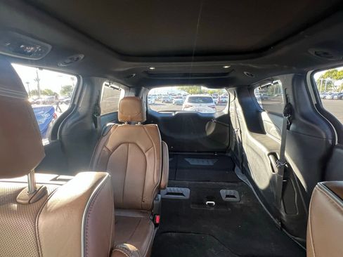 Used 2020 Chrysler Pacifica Limited image 7