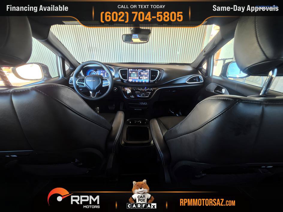 Used 2025 Chrysler Pacifica Select FWD image 8