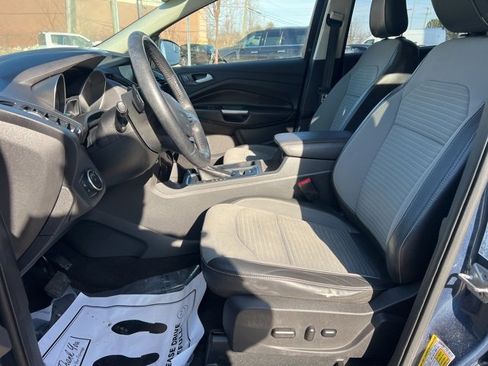 Used 2018 Ford Escape SE w/ SE Sport Appearance Package image 19