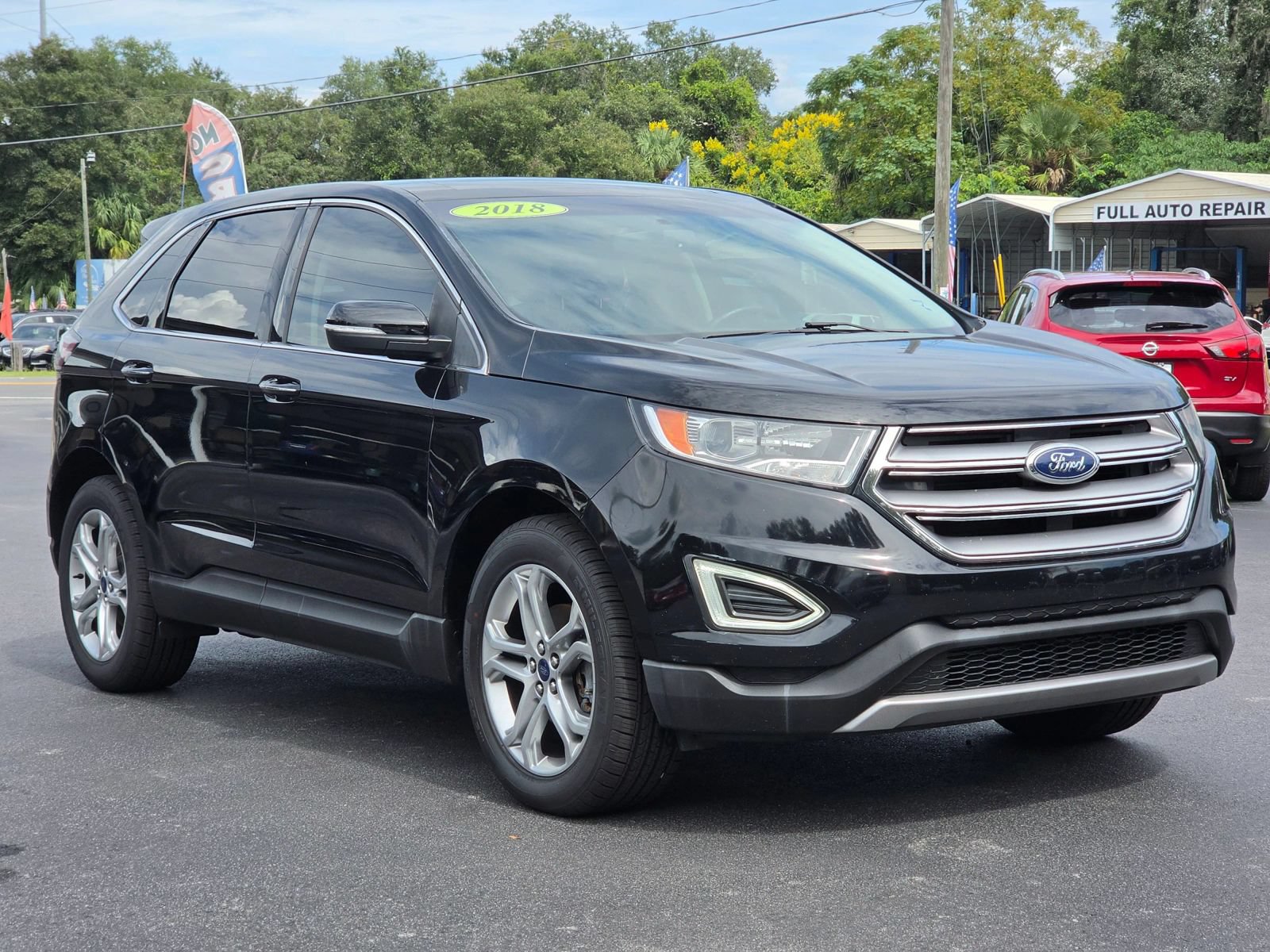 Used 2018 Ford Edge Titanium w/ Equipment Group 301A FWD image 3