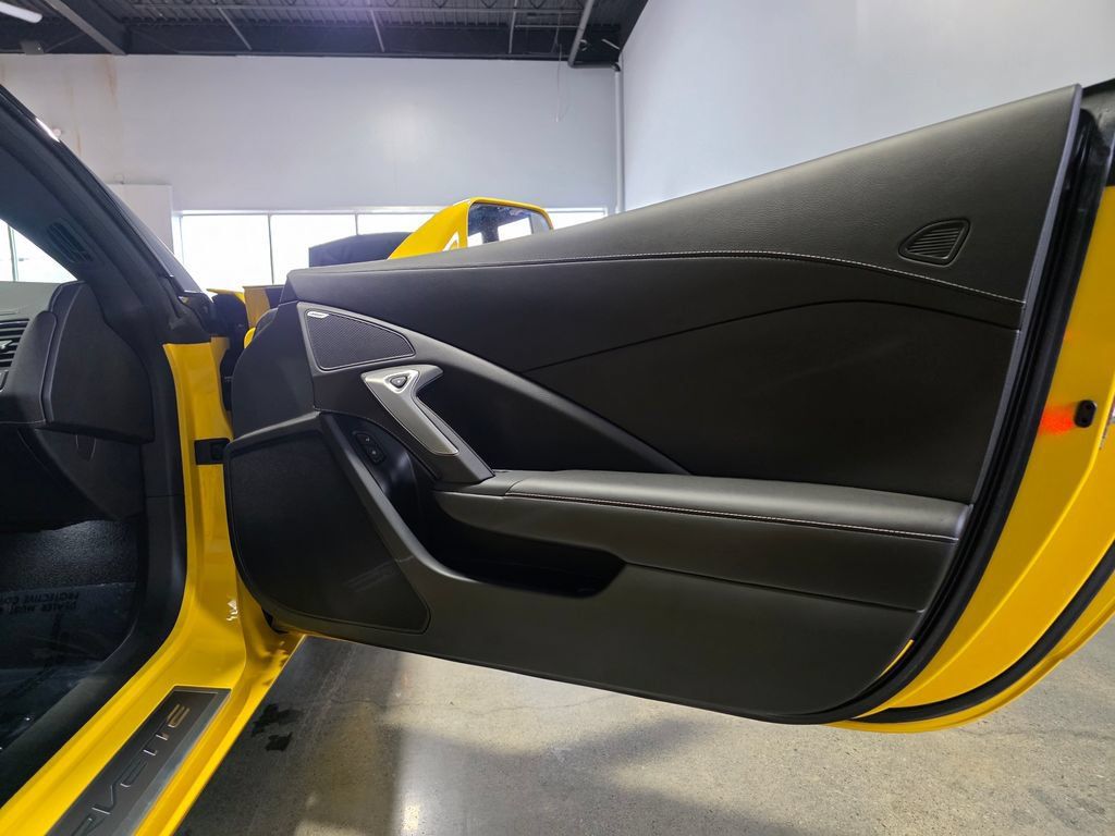Used 2019 Chevrolet Corvette Stingray Convertible Z51 2LT RWD image 17