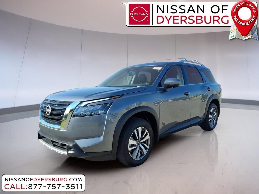 Used 2025 Nissan Pathfinder SL FWD image 7