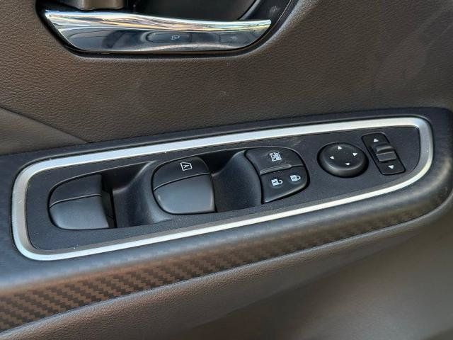New 2025 Nissan Versa SR w/ Trunk Package FWD image 20