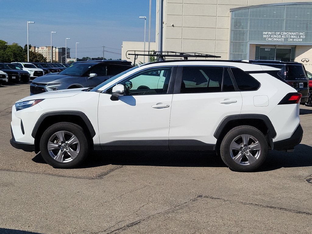 Used 2025 Toyota RAV4 XLE AWD/4WD image 2