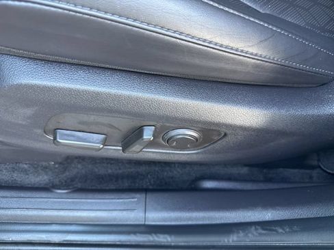 Used 2024 Kia Carnival LX FWD image 27