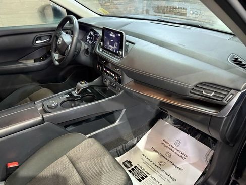 Certified 2025 Nissan Rogue SV image 30