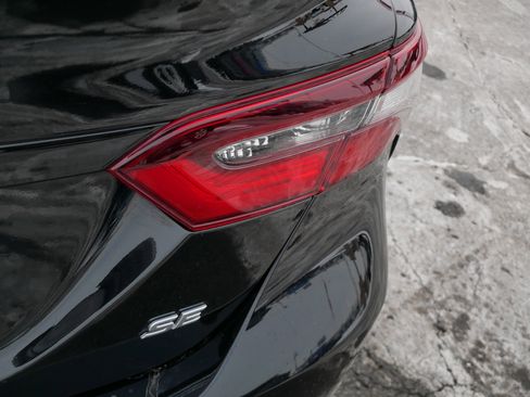 Used 2023 Toyota Camry SE w/ Cold Weather Package image 17