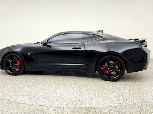 Used 2017 Chevrolet Camaro SS RWD image 8