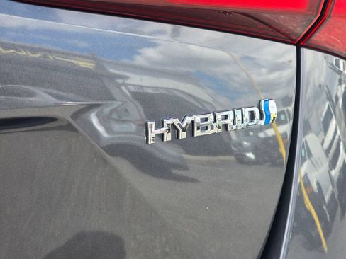 Used 2020 Toyota Prius LE AWD/4WD image 14