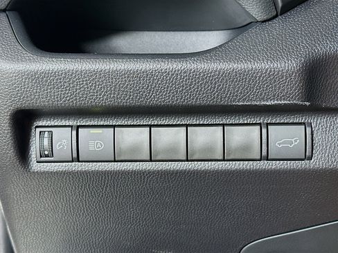 Used 2025 Toyota RAV4 XLE w/ Convenience Package image 17