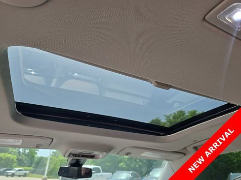 Used 2020 Chevrolet Traverse Premier w/ LPO, Midnight Edition AWD/4WD image 9
