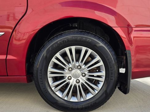 Used 2014 Chrysler Town & Country Touring-L w/ Driver Convenience Group FWD image 58
