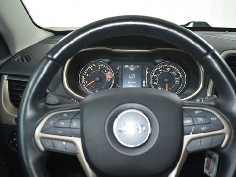 Used 2016 Jeep Cherokee Latitude w/ Cold Weather Group image 9