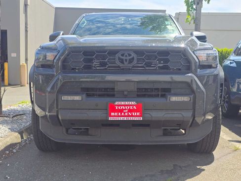 Used 2025 Toyota 4Runner TRD Off-Road Premium AWD/4WD image 2