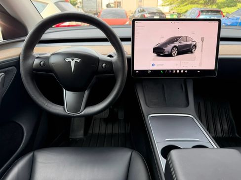Used 2023 Tesla Model Y AWD image 14