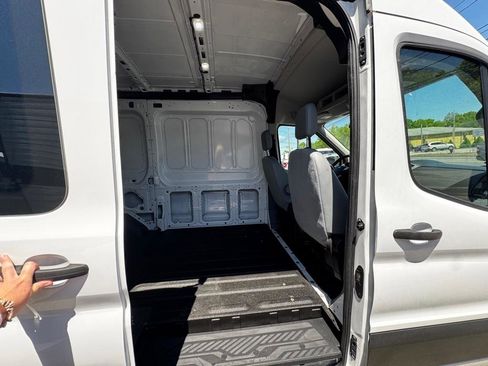 Used 2019 Ford Transit 250 130 Medium Roof RWD image 9